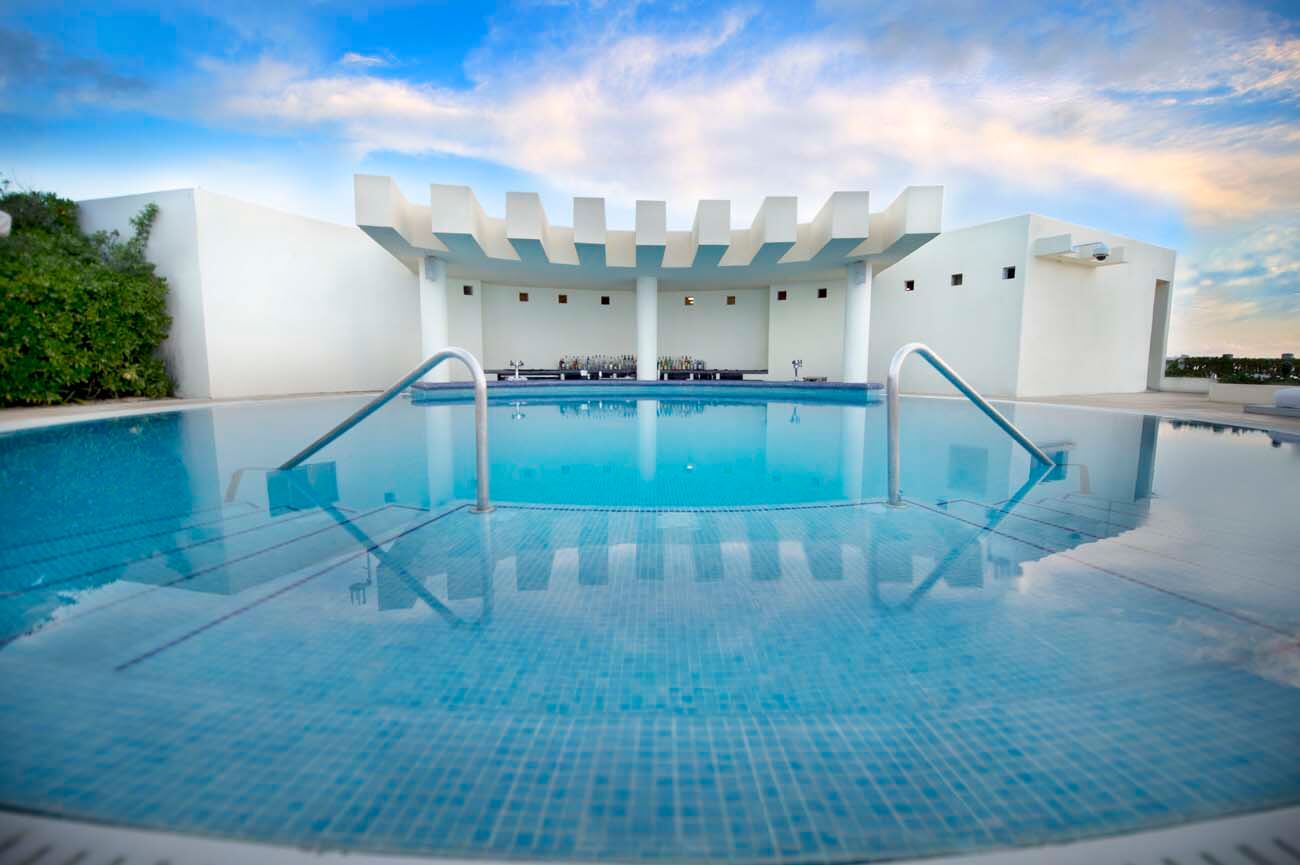Live Aqua Cancun Resort Hotels Vacations Restaurants and Bars - Pool Club Bar