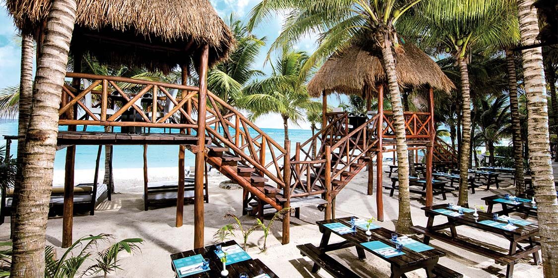 El Dorado Seaside Suites Restaurants and Bars - Beach Barbeque