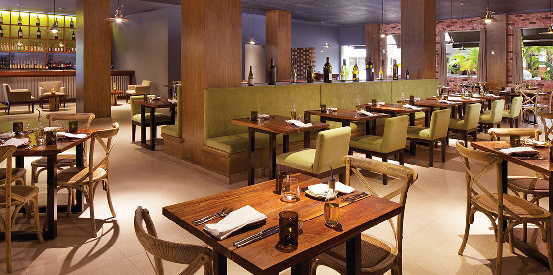 El Dorado Seaside Suites Restaurants and Bars - Gourmet Pub