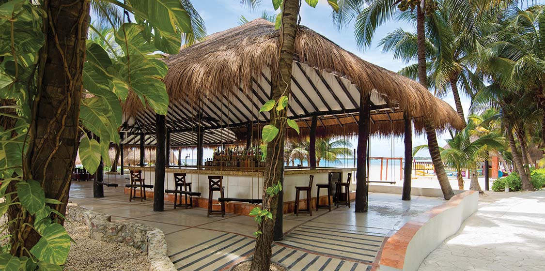 El Dorado Seaside Suites Restaurants and Bars - Guacamayas