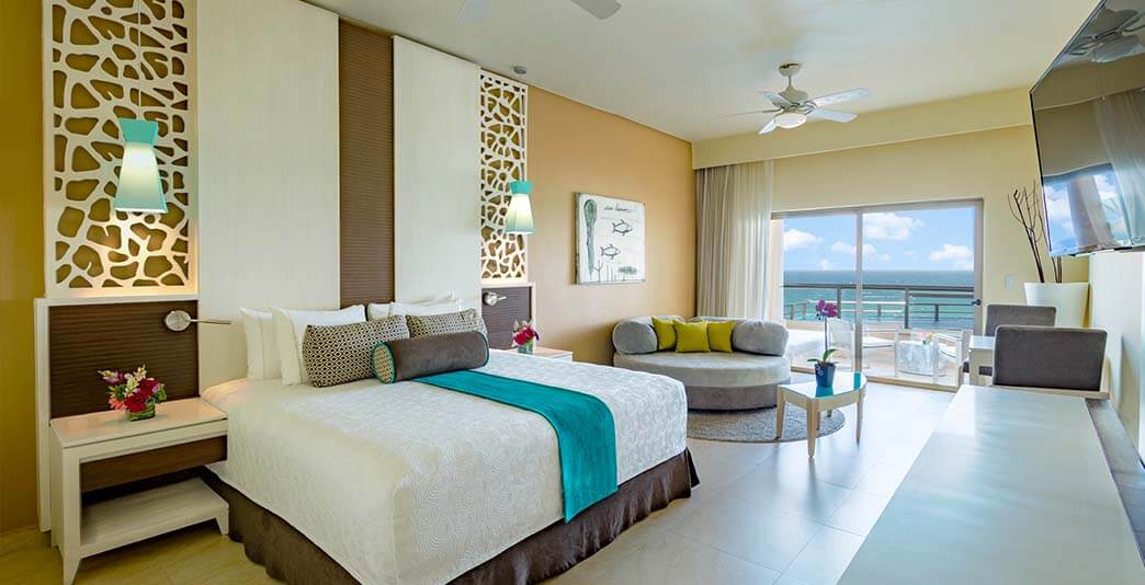 El Dorado Seaside Suites Accommodations - Oceanfront Swim Up Jacuzzi Suites