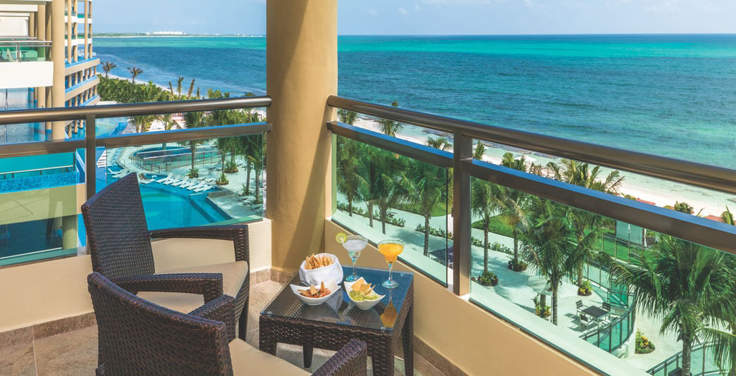 Generations Riviera Maya Accommodations - Oceanfront One-Bedroo Jacuzzi Suite
