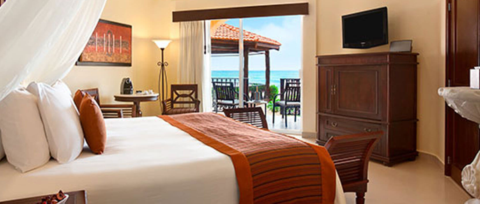 Gran Caribe Cancun Accommodations - Gran Junior Suite Beachfront Walkout