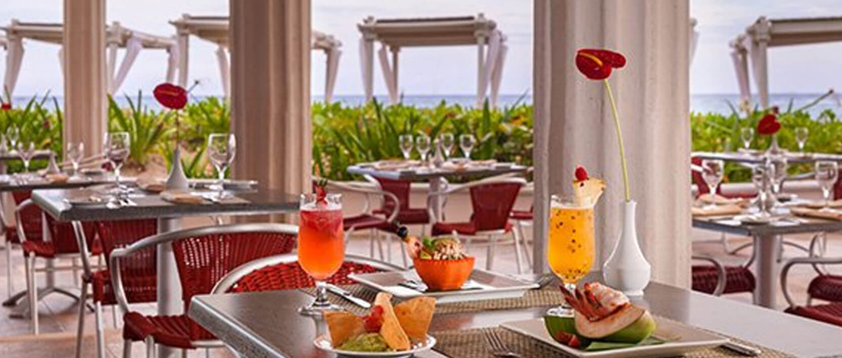The Royal Playa Del Carmen Restaurants and Bars - Pelicanos