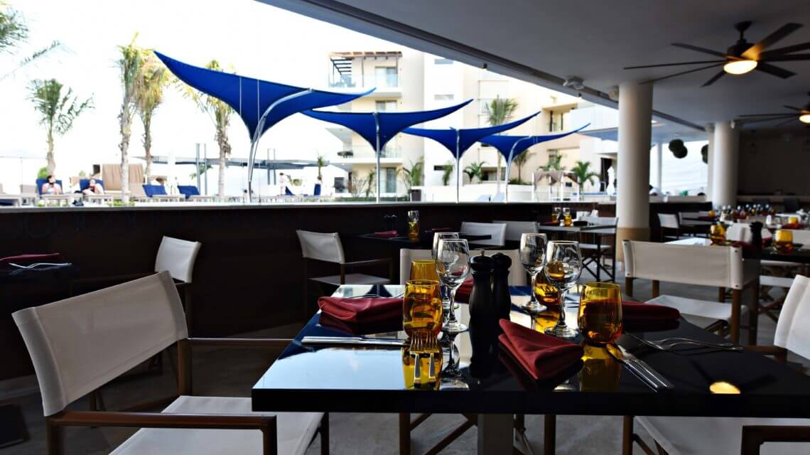 Royalton Riviera Cancun Restaurants and Bars - Armadillo